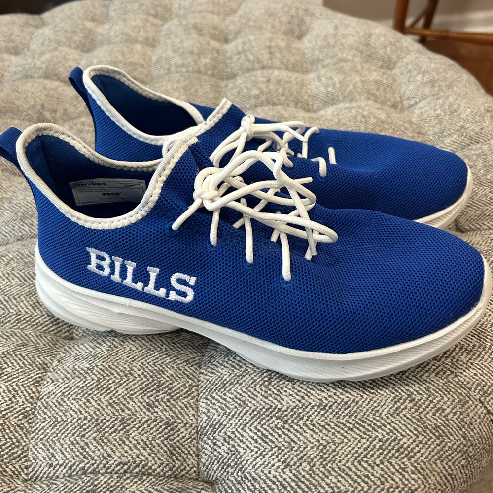 Men’s Buffalo Bills size 8 sneakers